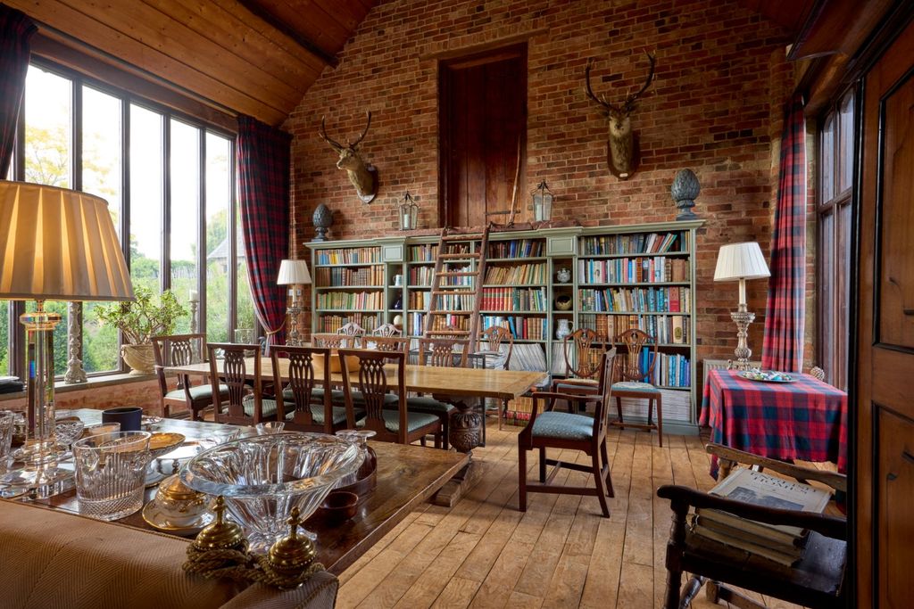 Property photo 2 of 22 Great Hall