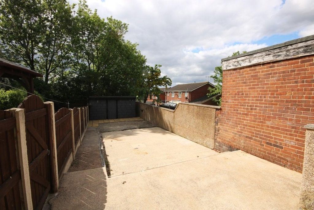 Property photo 1 of 7 Outside