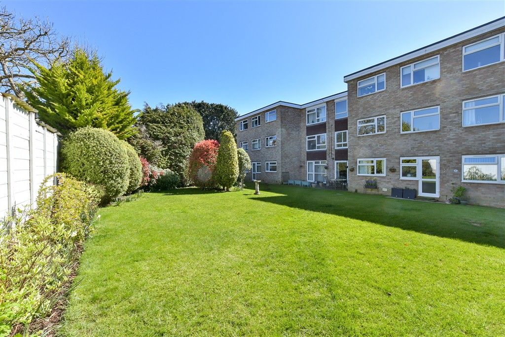 Property photo 1 of 11 Communal Gardens