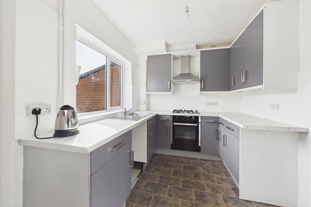 Property photo 2 of 17 Kitchen