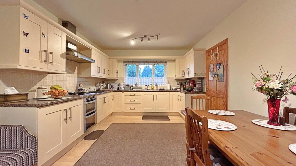 Property photo 3 of 20 24.Jpg