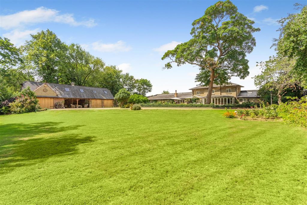 Property photo 1 of 33 8658573-Exterior08-V2.Jpg