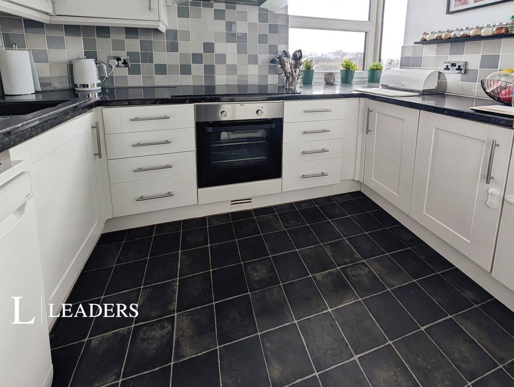 Property photo 3 of 14 Kitchen