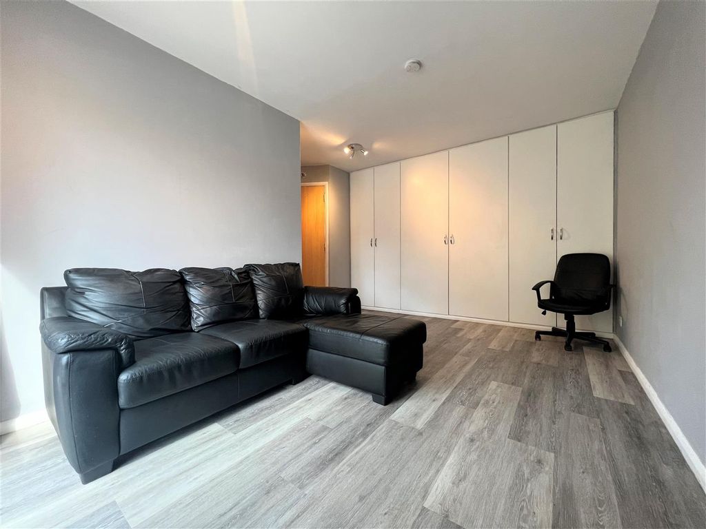 Property photo 2 of 7 Studio Room