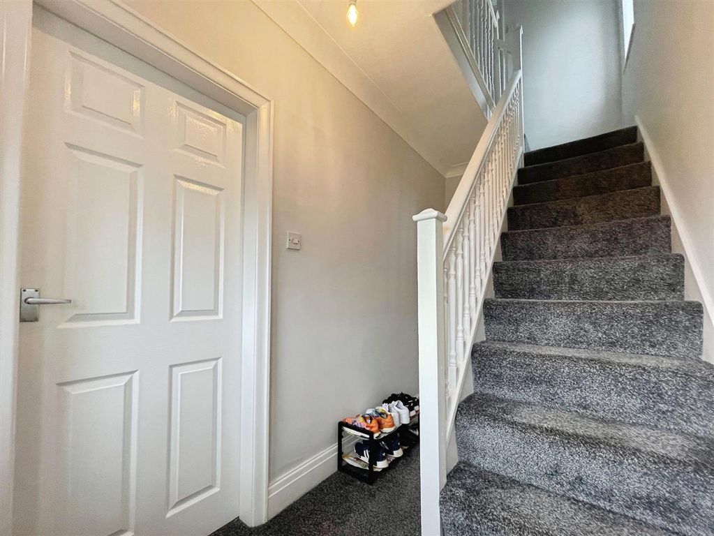 Property photo 2 of 19 Hallway