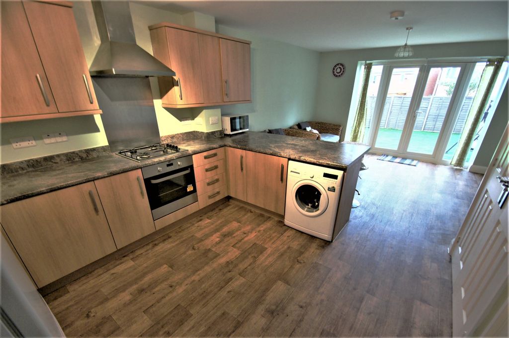 Property photo 2 of 11