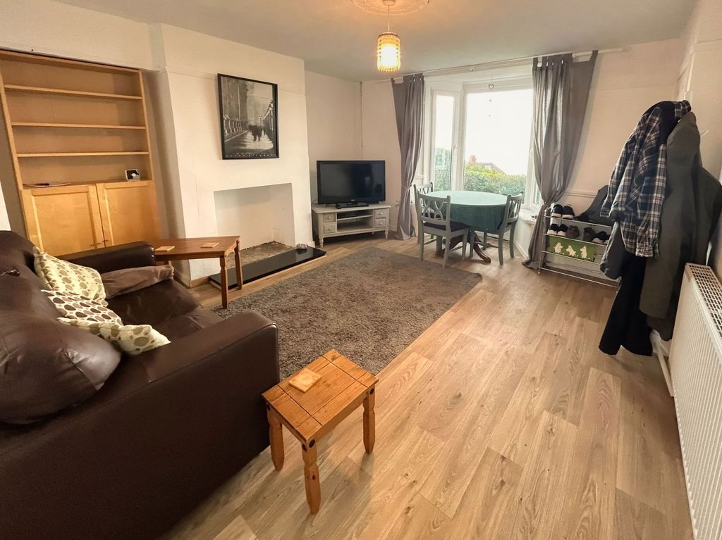 Property photo 3 of 25