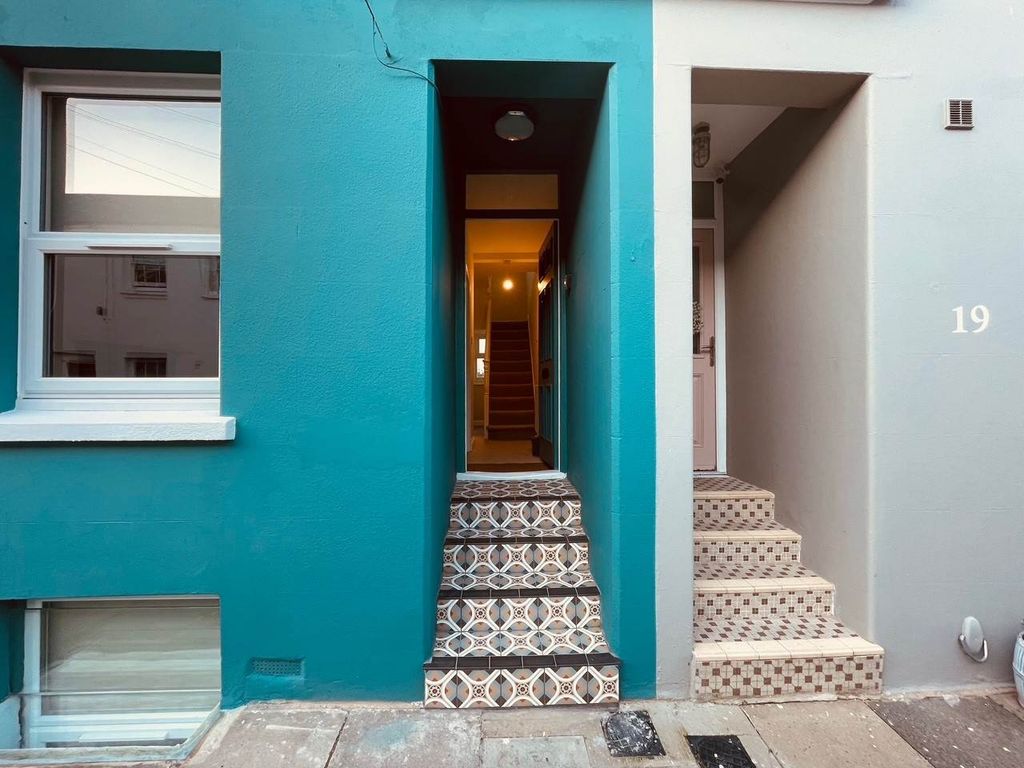 Property photo 1 of 20 Exterior