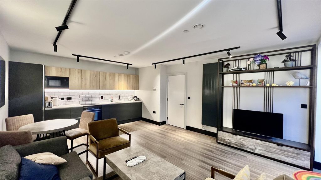 Property photo 3 of 10 Reception Room