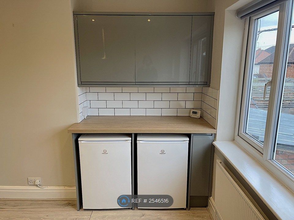 Property photo 2 of 14 Kitchen / Appliances