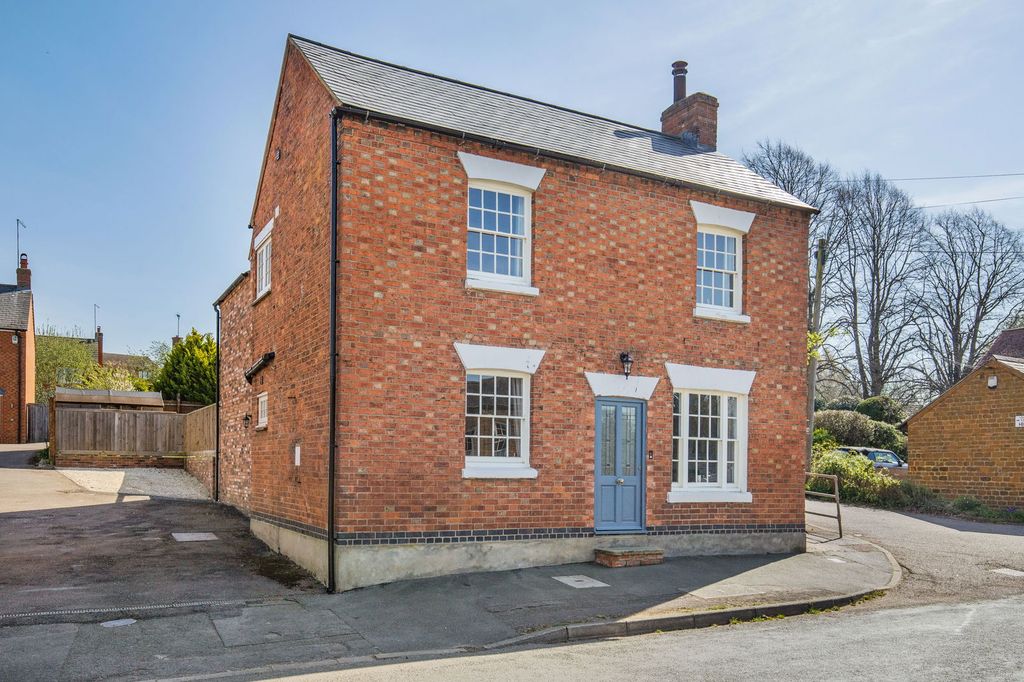 Property photo 1 of 28