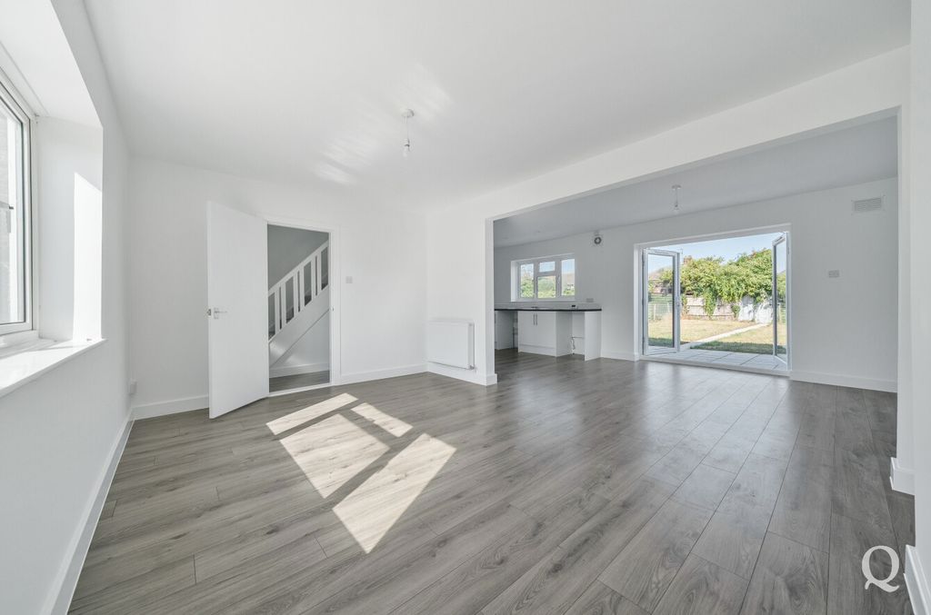 Property photo 3 of 23 c861205B-19d4-414...