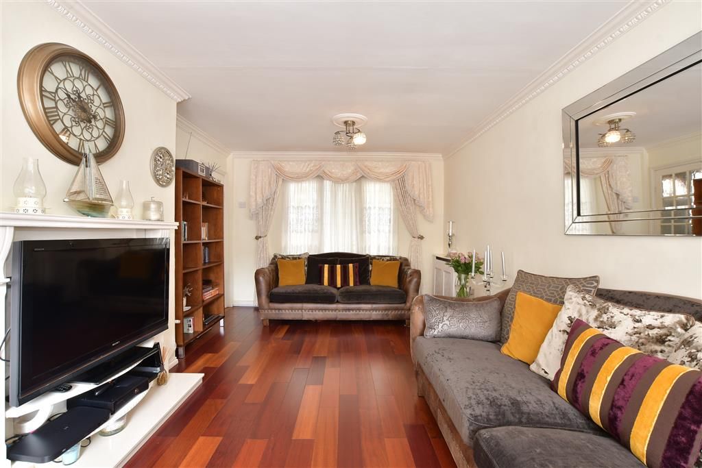Property photo 3 of 15 Lounge/ Dining Room