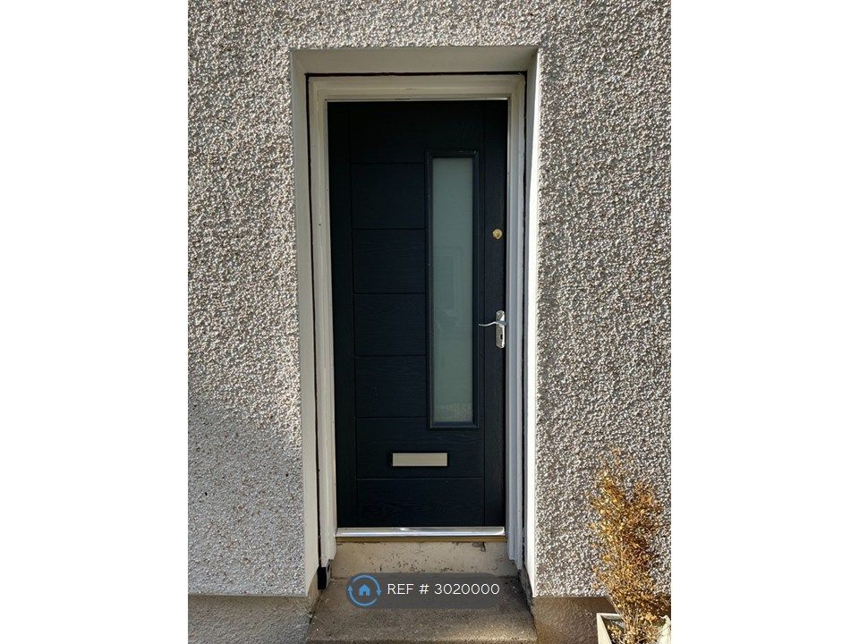 Property photo 2 of 17 Entrance