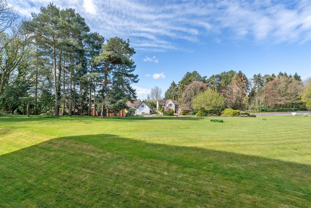 Property photo 3 of 15 65 Riverside Drive_15.Jpg