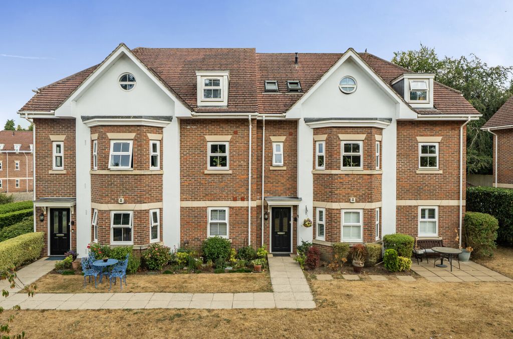 Property photo 1 of 20 1-6A8F9515Ca0d0-1...