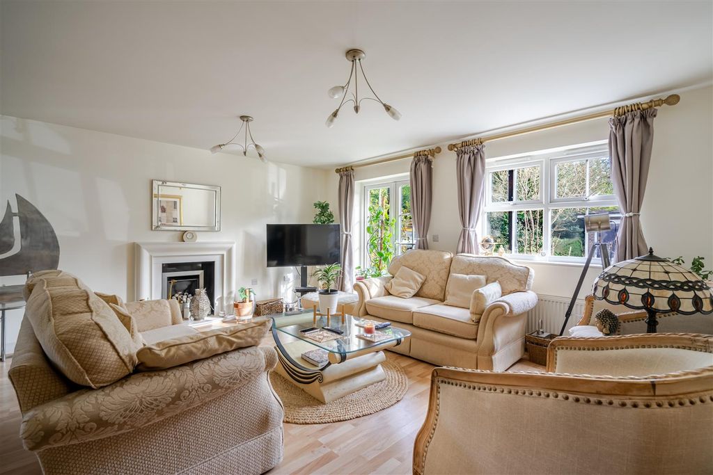 Property photo 2 of 9