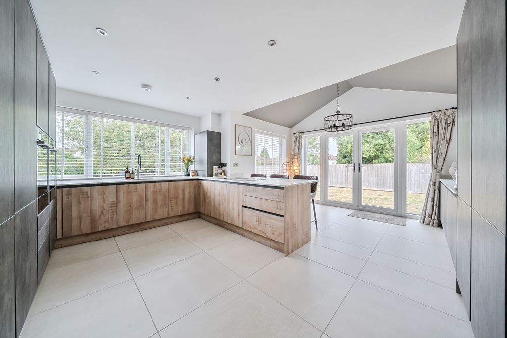 Property photo 2 of 17 Kitchen