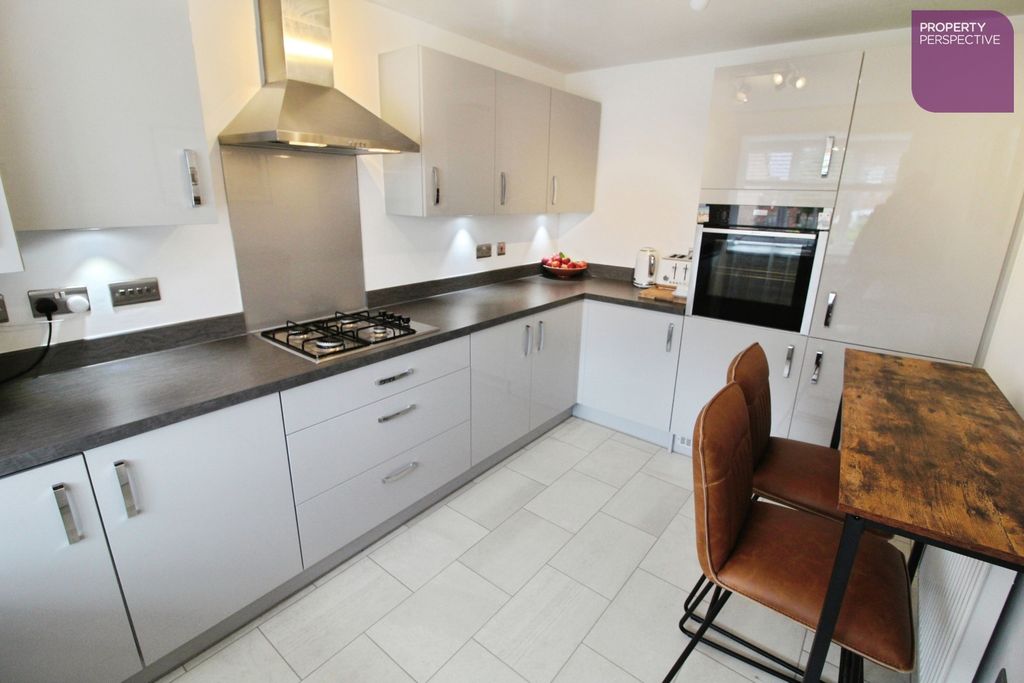 Property photo 3 of 12 Breakfast Kitchen