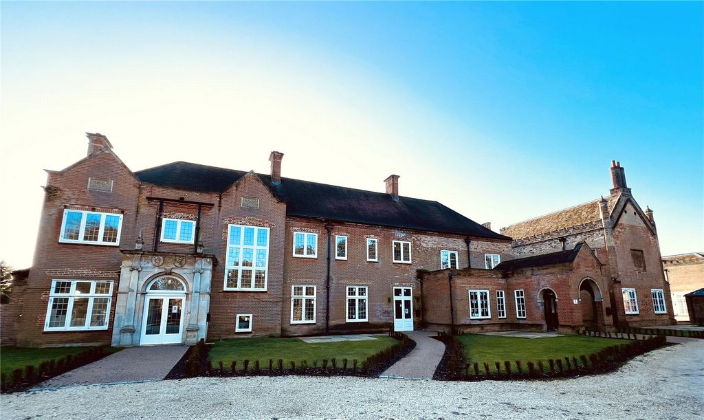 Property photo 3 of 9 Brampton Park House