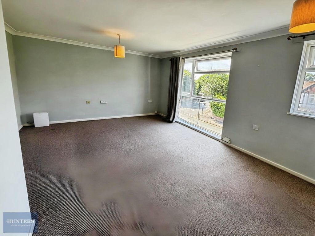 Property photo 3 of 13 Lounge