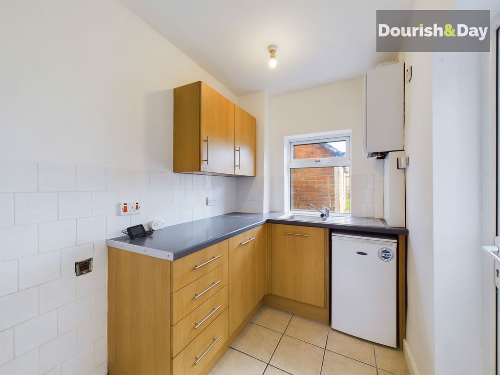 Property photo 3 of 12 Kitchen