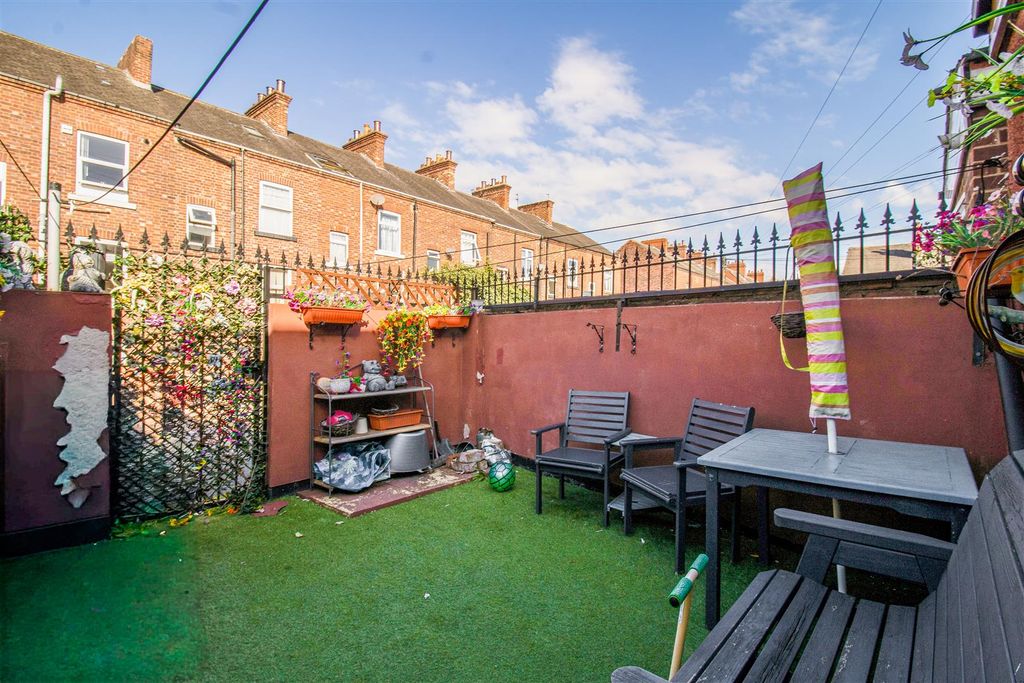 Property photo 3 of 8 Outside