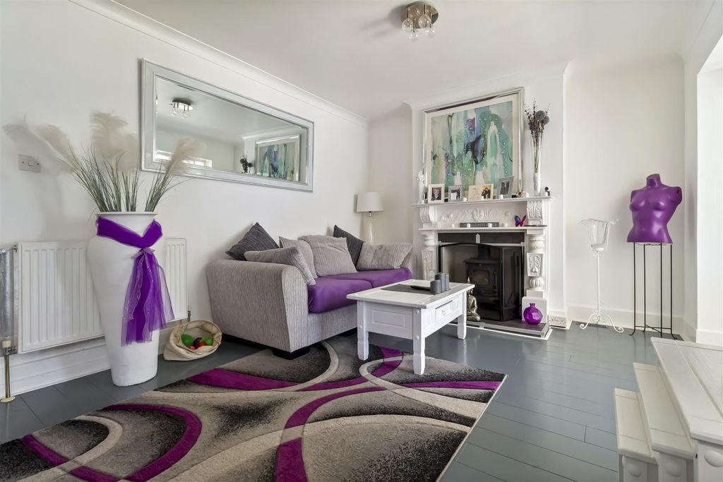 Property photo 3 of 27 2 Normandy Road-004.Jpg