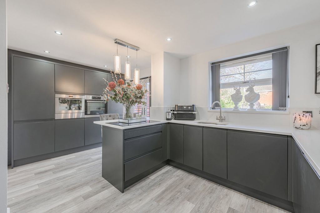 Property photo 2 of 24