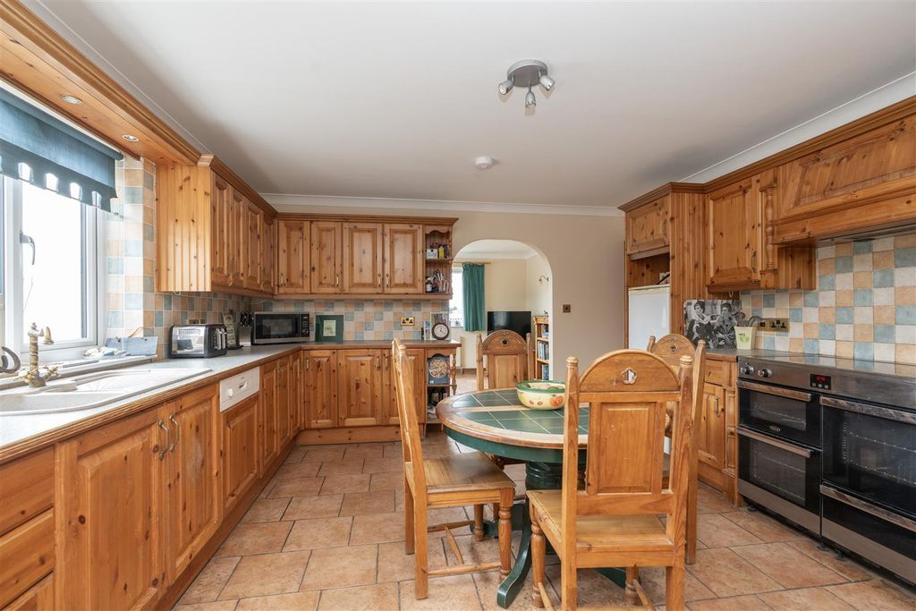 Property photo 3 of 38 Kitchen Diner