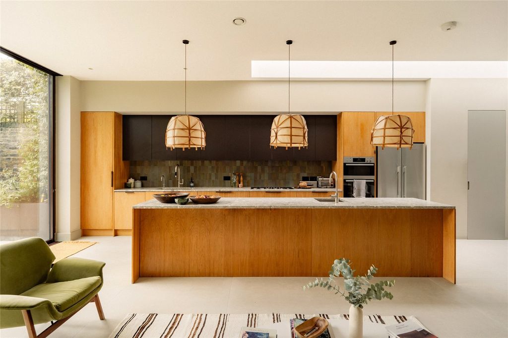 Property photo 2 of 20 Kitchen