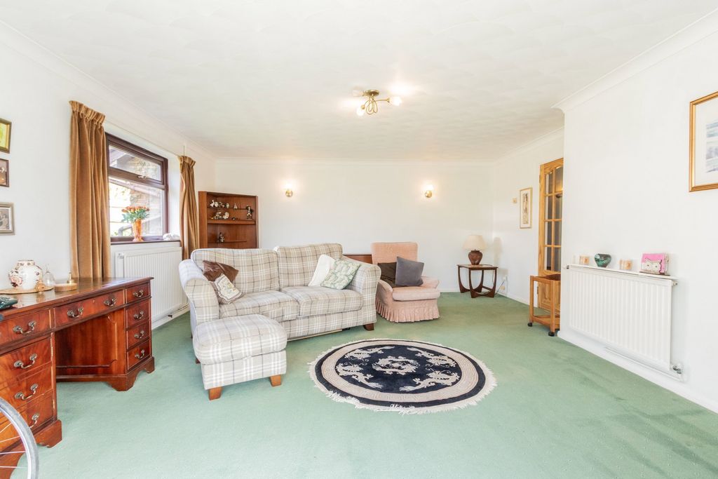 Property photo 3 of 11