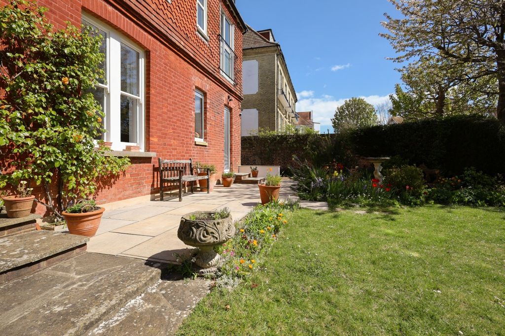 Additional image 12 of 3 bed flat for saleSt. Johns Road, Eastbourne BN20