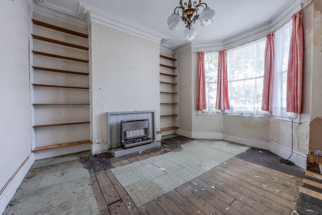 Property photo 3 of 13