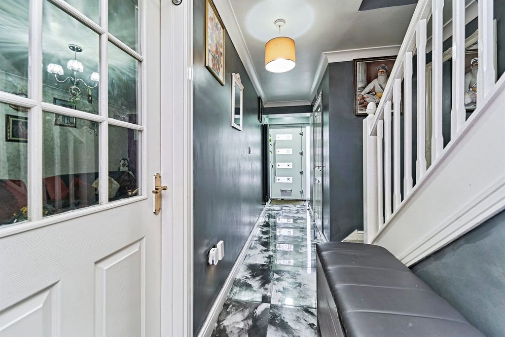 Property photo 2 of 20