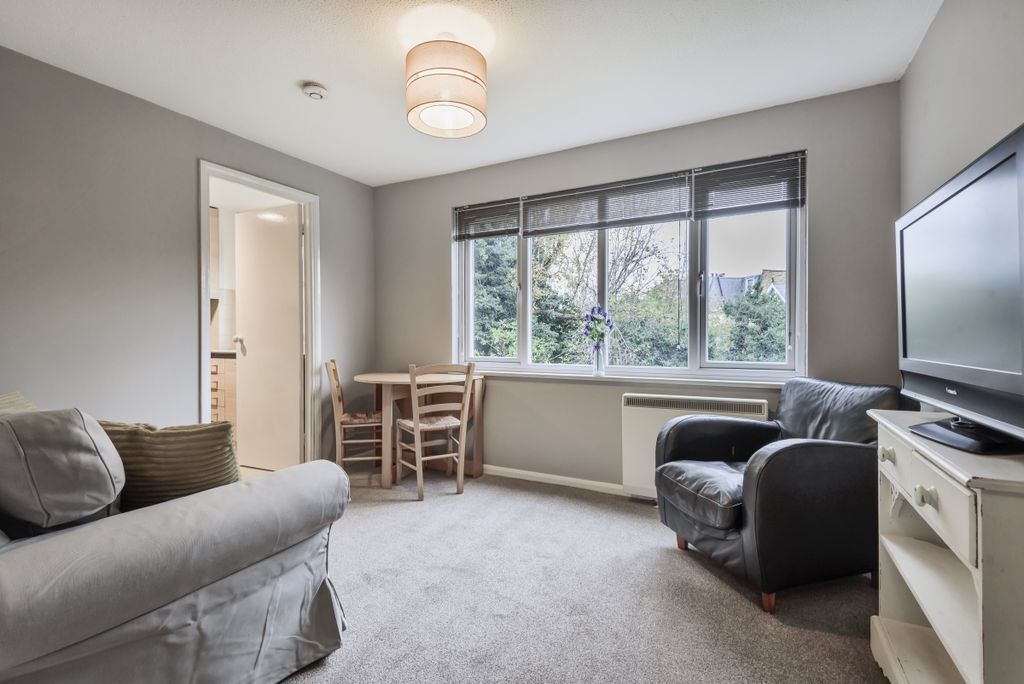 Property photo 1 of 6 923610 (3)