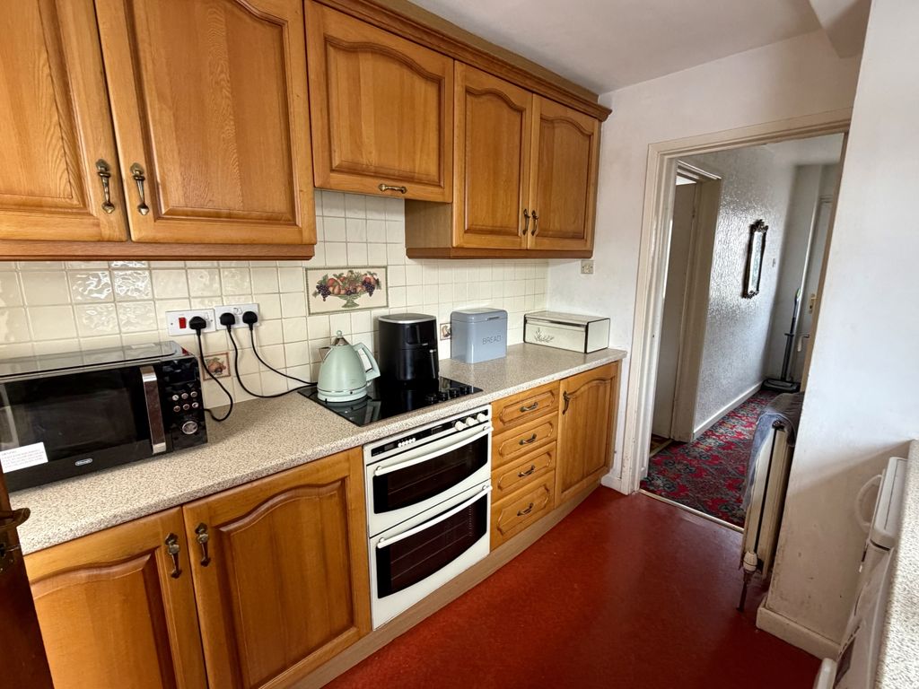 Property photo 3 of 7 Kitchen