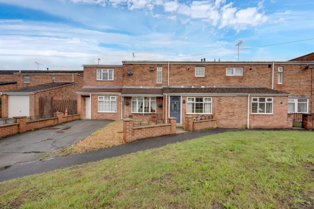 Property photo 1 of 16 Front Emilydimelowewemovewhitchurchandnantwich