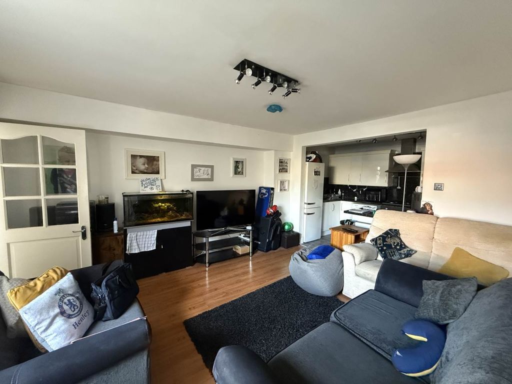 Property photo 3 of 8 Img_3531