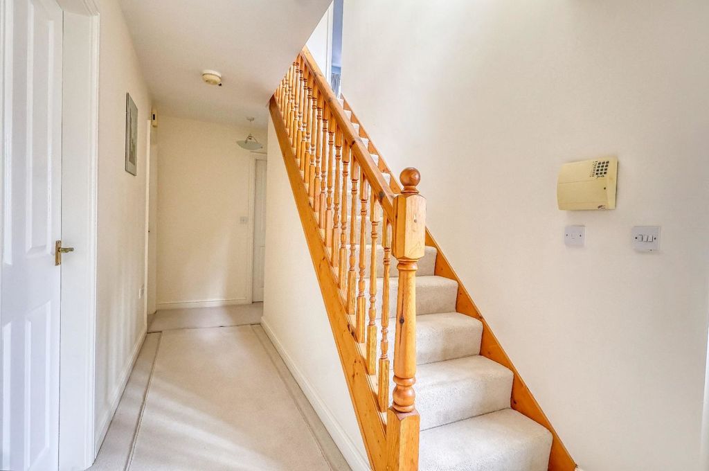 Property photo 3 of 22 Entrance Hall