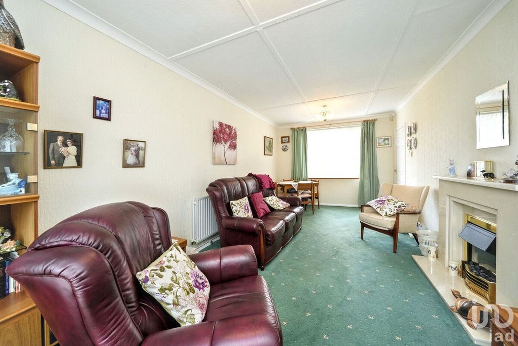 Property photo 2 of 25