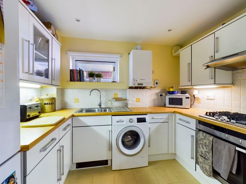 Property photo 3 of 8 Kitchen