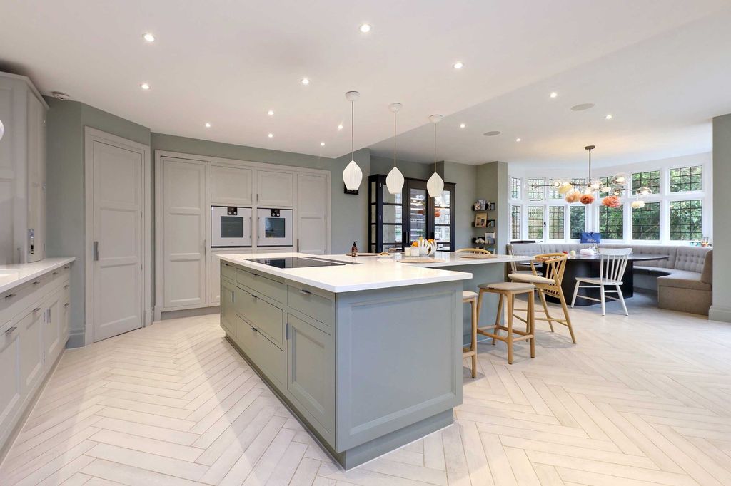 Property photo 2 of 21 Kitchen/Breakfast