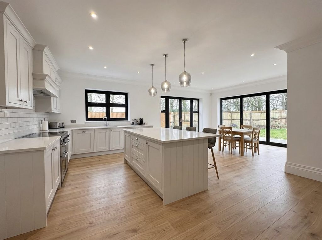 Property photo 3 of 17 Gallery