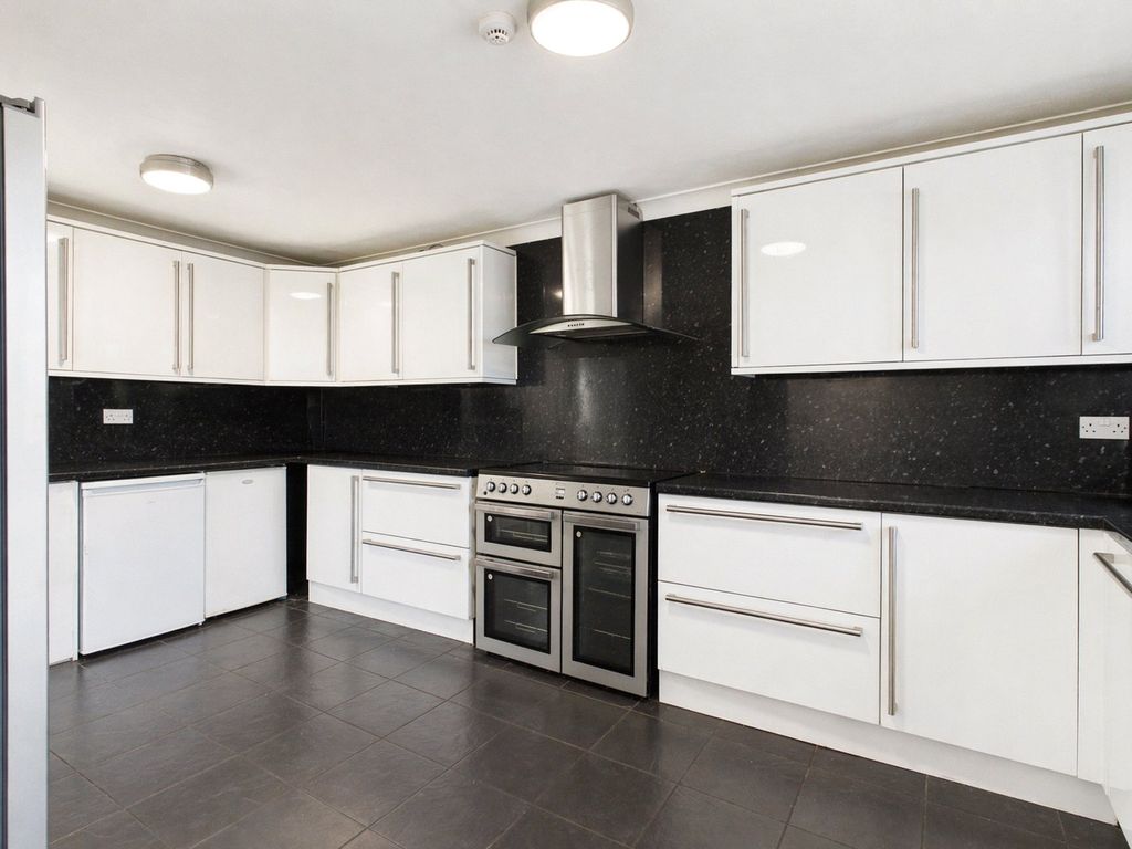 Property photo 1 of 20 Kitchen