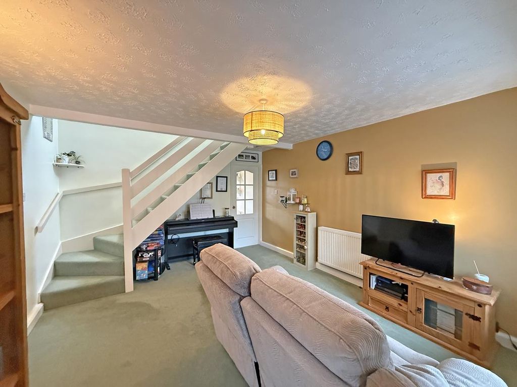 Property photo 2 of 17 Mary Dean Avenue 18 - Lounge Front.Jpg