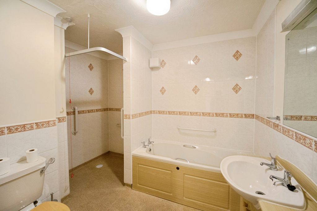 Additional image 5 of 2 bed flat for saleAire Valley Court, Bingley BD16