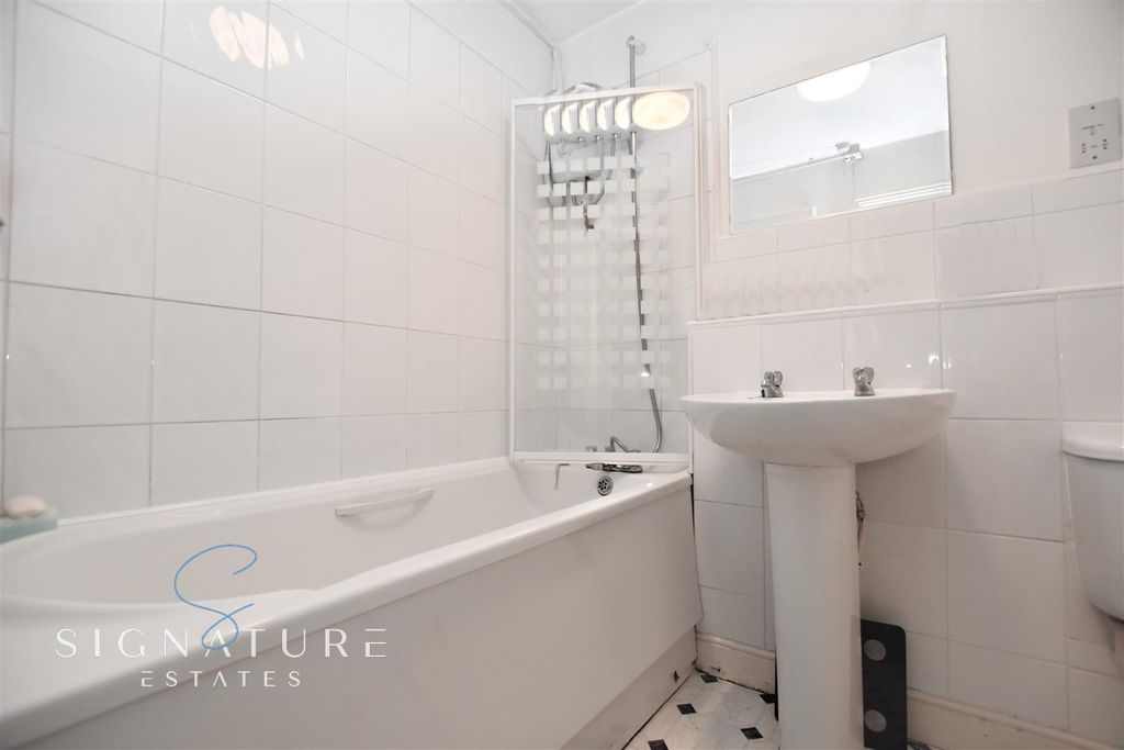Property photo 2 of 7 Bathroom Re .Jpg