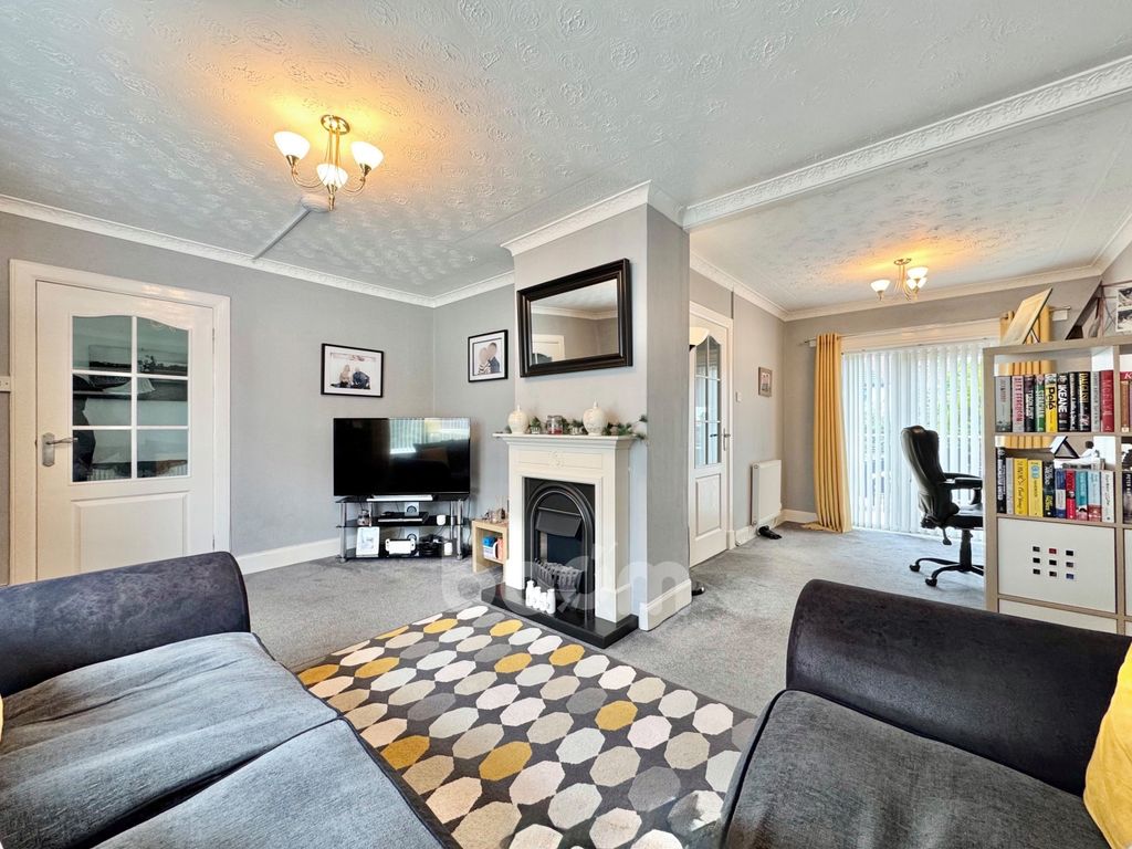 Property photo 3 of 22 Sloan Street, Catrine Lounge Picture
