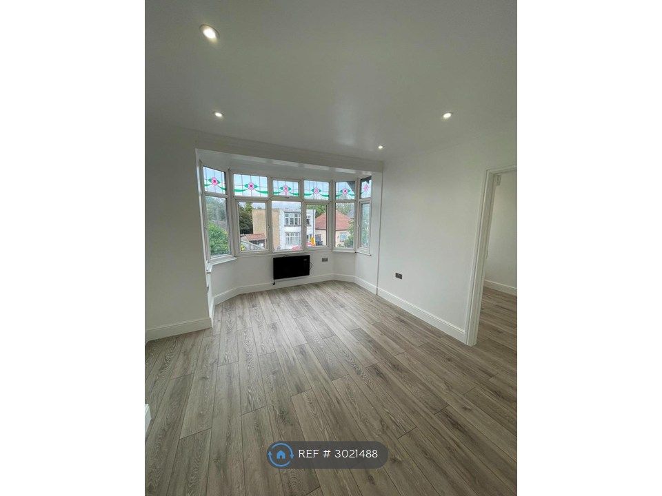 Property photo 2 of 6 Beautiful Living Room